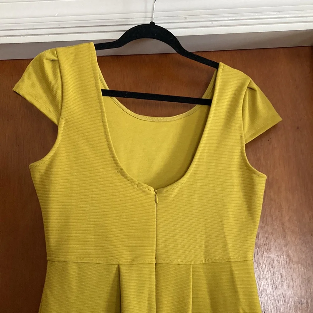 Bar III size M dress. Polyester/spandex. Machine washable. Zips in back. - Picture 2 of 2